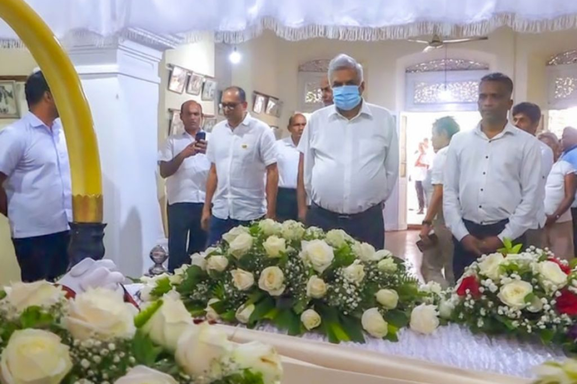 රනිල්, තිස්ස විතාරණට අවසන් ගෞරව දක්වයි